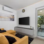 Residences In Marealto With Pool, Garage And Seaview *