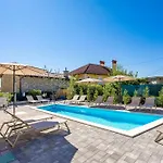 Residences In Marealto With Pool, Garage And Seaview * Ičići