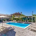 Residences In Marealto With Pool, Garage And Seaview Διαμέρισμα Ičići