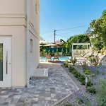 Residences In Marealto With Pool, Garage And Seaview *
