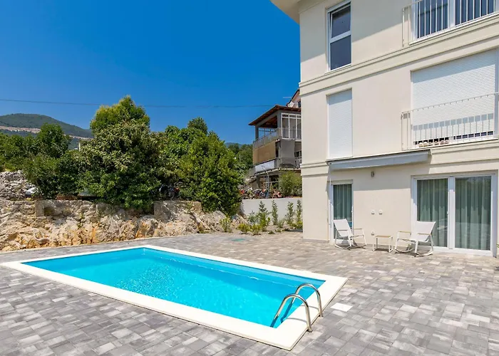 Appartement Residences In Marealto With Pool, Garage And Seaview