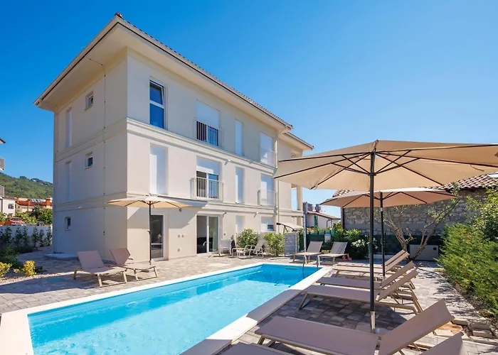 Residences In Marealto With Pool, Garage And Seaview Ičići