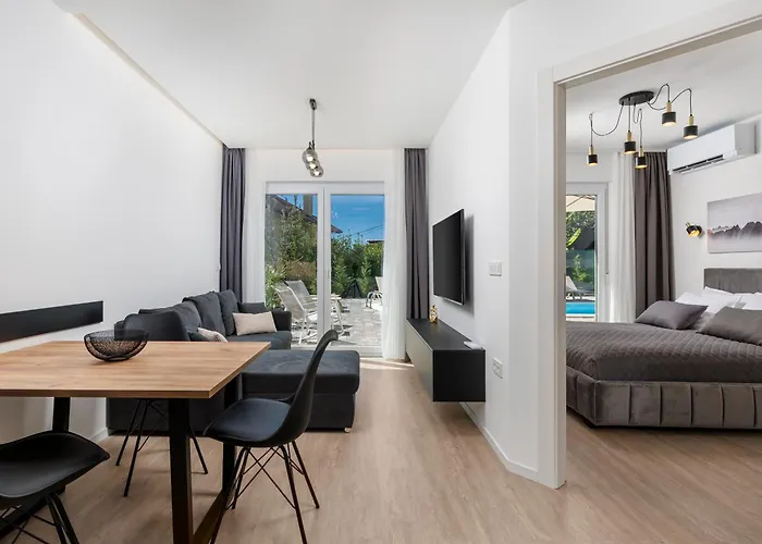 Residences In Marealto With Pool, Garage And Seaview