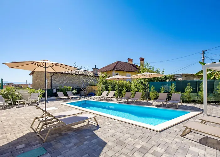 Residences In Marealto With Pool, Garage And Seaview * Ičići