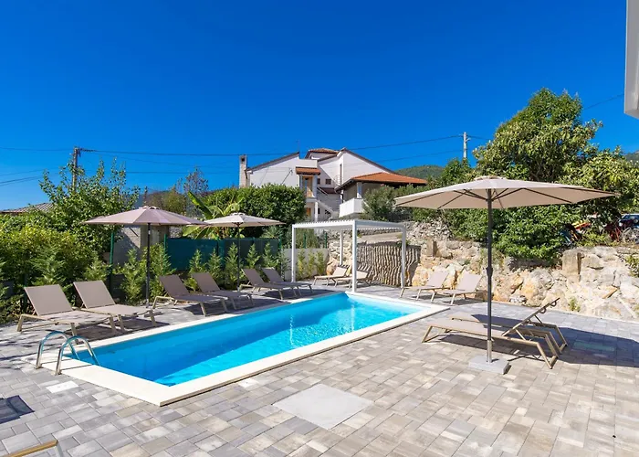 Residences In Marealto With Pool, Garage And Seaview Appartement *