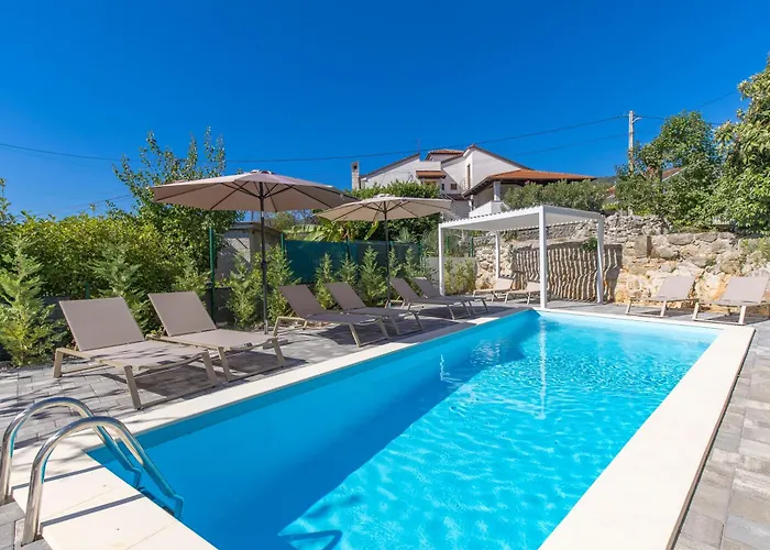 Appartement Residences In Marealto With Pool, Garage And Seaview Ičići