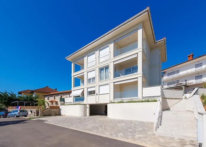 Residences In Marealto With Pool, Garage And Seaview Ičići