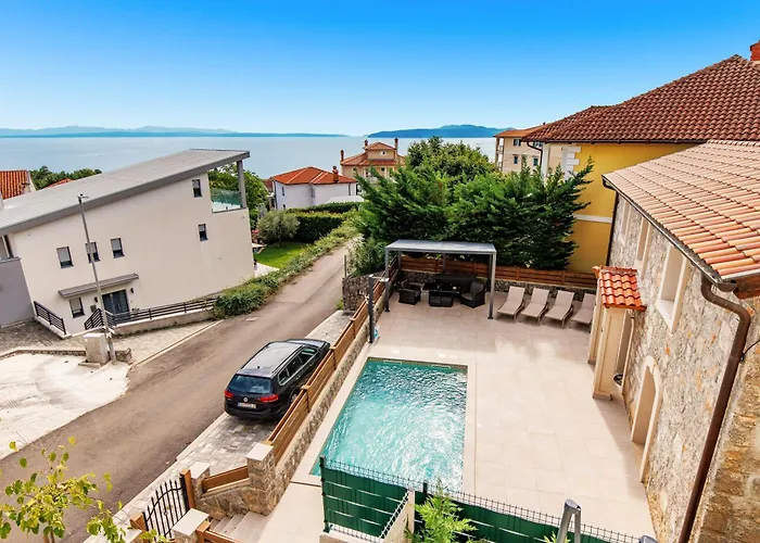 Residences In Marealto With Pool, Garage And Seaview Appartement