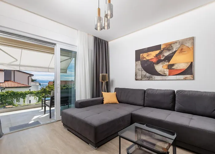 Residences In Marealto With Pool, Garage And Seaview * Ičići