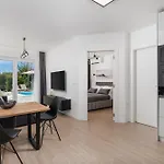 Residences In Marealto With Pool, Garage And Seaview * Ičići
