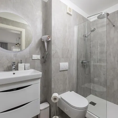 Residences In Marealto With Pool, Garage And Seaview Daire *