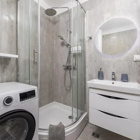 Residences In Marealto With Pool, Garage And Seaview Daire