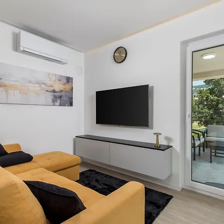 Residences In Marealto With Pool, Garage And Seaview *