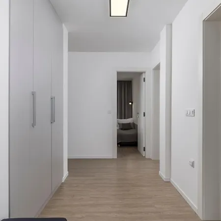 Apartmán Residences In Marealto With Pool, Garage And Seaview
