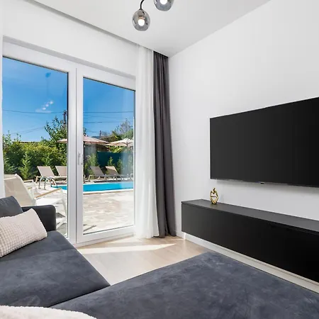 Daire Residences In Marealto With Pool, Garage And Seaview *