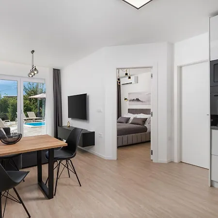 Residences In Marealto With Pool, Garage And Seaview * Ičići