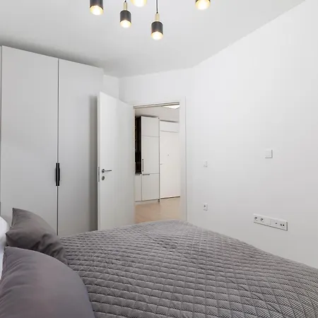 Apartmán Residences In Marealto With Pool, Garage And Seaview