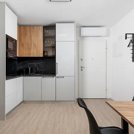 Residences In Marealto With Pool, Garage And Seaview Daire *