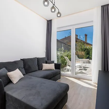 Residences In Marealto With Pool, Garage And Seaview *