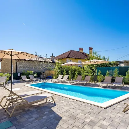 Residences In Marealto With Pool, Garage And Seaview * Ičići