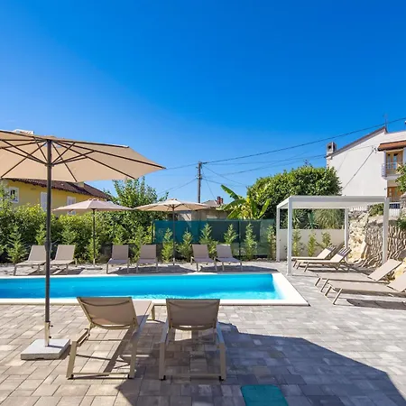 Daire Residences In Marealto With Pool, Garage And Seaview *