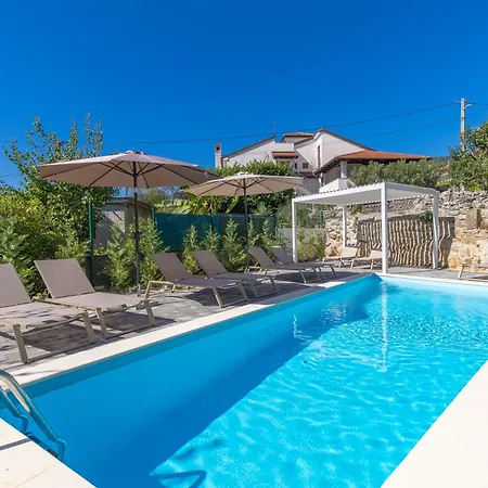Apartmán Residences In Marealto With Pool, Garage And Seaview Ičići