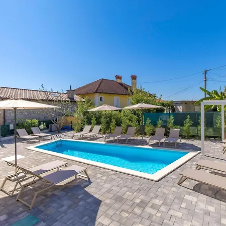 Residences In Marealto With Pool, Garage And Seaview Daire Ičići