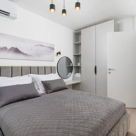 Residences In Marealto With Pool, Garage And Seaview Daire *