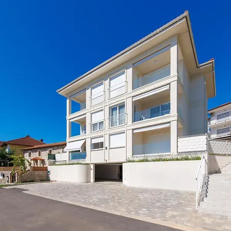 Residences In Marealto With Pool, Garage And Seaview Ичичи