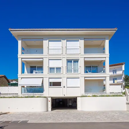 Residences In Marealto With Pool, Garage And Seaview
