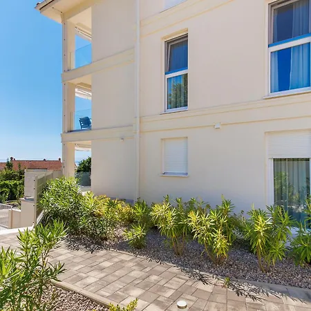 Residences In Marealto With Pool, Garage And Seaview Daire Ičići