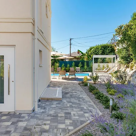 Residences In Marealto With Pool, Garage And Seaview *