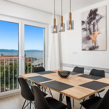 Residences In Marealto With Pool, Garage And Seaview Daire Ičići