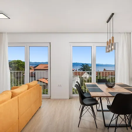 Residences In Marealto With Pool, Garage And Seaview Daire *