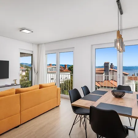 Residences In Marealto With Pool, Garage And Seaview Daire Ičići