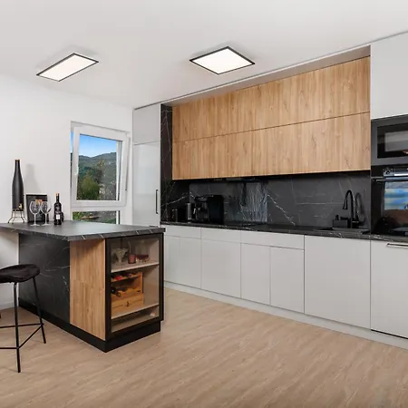 Residences In Marealto With Pool, Garage And Seaview Daire