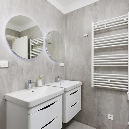 Daire Residences In Marealto With Pool, Garage And Seaview