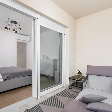 Residences In Marealto With Pool, Garage And Seaview Daire *