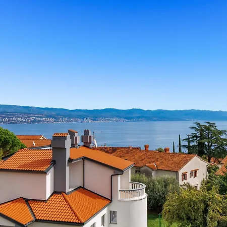 Daire Residences In Marealto With Pool, Garage And Seaview Ičići