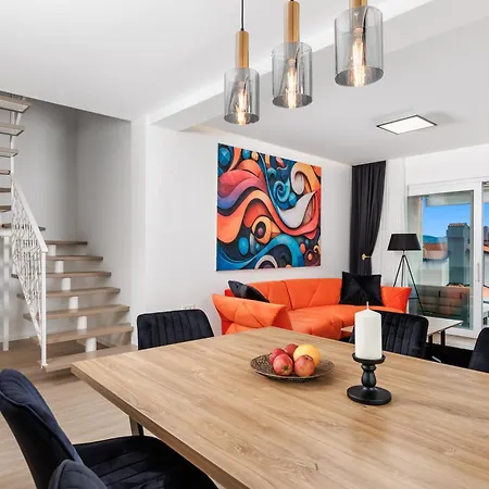 Residences In Marealto With Pool, Garage And Seaview Daire