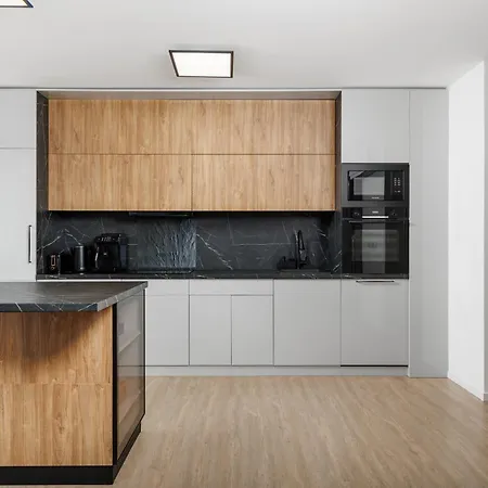 Residences In Marealto With Pool, Garage And Seaview Daire