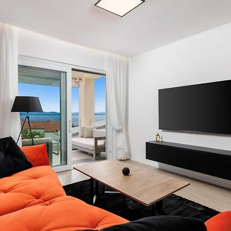 Residences In Marealto With Pool, Garage And Seaview Daire