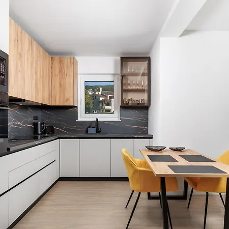 Residences In Marealto With Pool, Garage And Seaview