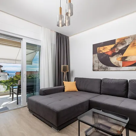 Residences In Marealto With Pool, Garage And Seaview * Ičići