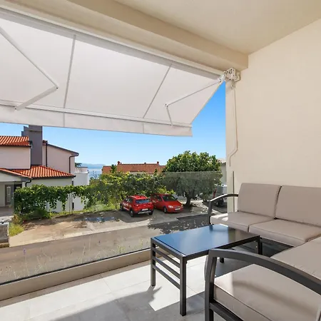 Residences In Marealto With Pool, Garage And Seaview Daire