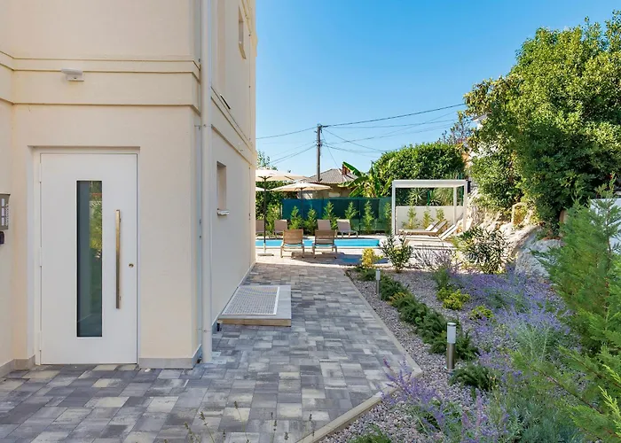 Residences In Marealto With Pool, Garage And Seaview *